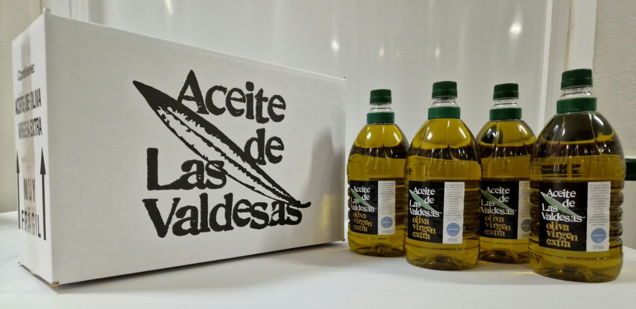 Caja con 4 garrafas de 2 litros de aceite de oliva virgen extra