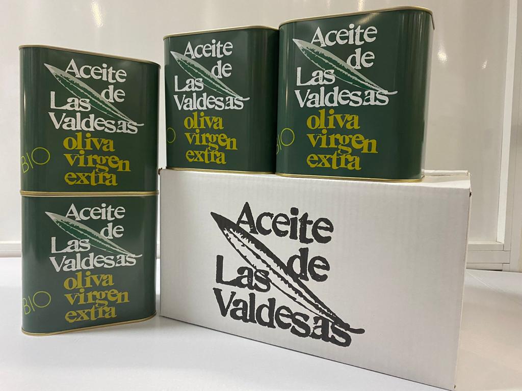 Caja con 4 latas de 2.5 litros de aceite de oliva virgen extra